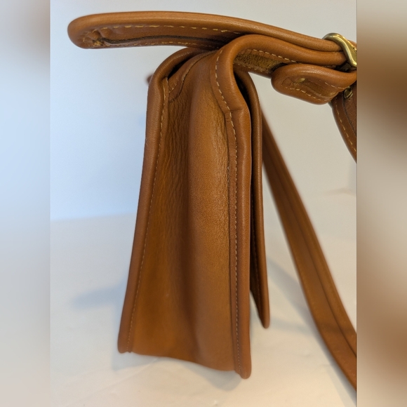 90s Vintage Coach Saddle Bag In British Tan - GUC - Picture 4 of 11